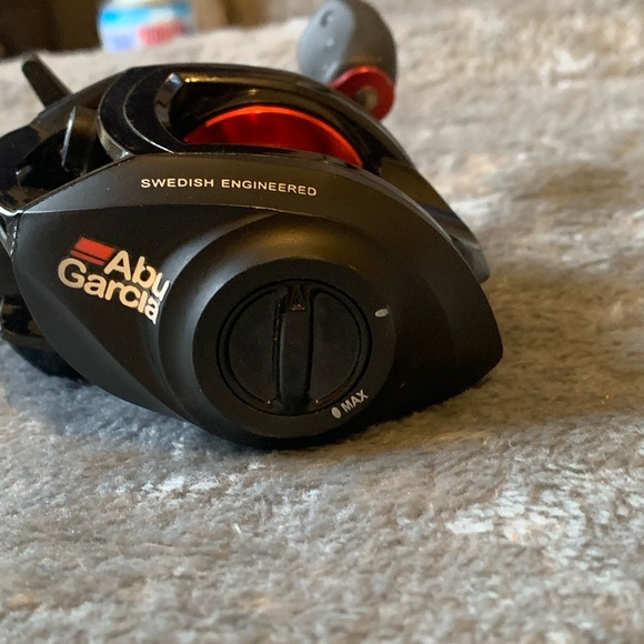 ABU GARCIA BAIT CASTER - Picture 3 of 3